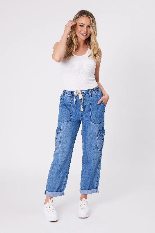 High-waisted tight trousers for women with elastic waistband for added comfort -Shine On Label Xander Denim Cargo Jogger Blue