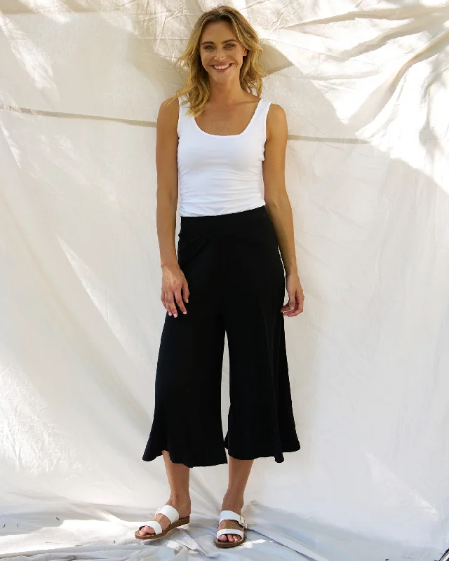 Loose-fitting tight trousers for women with stretchy waistband for ultimate comfort -Betty Basics Crystal Crop Jogger Black