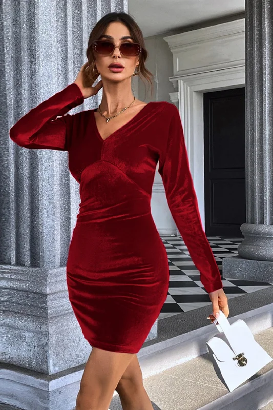 Ball Gown Party Dress for Grand Look -Burgundy V-Neck Velvet Short Party Dress