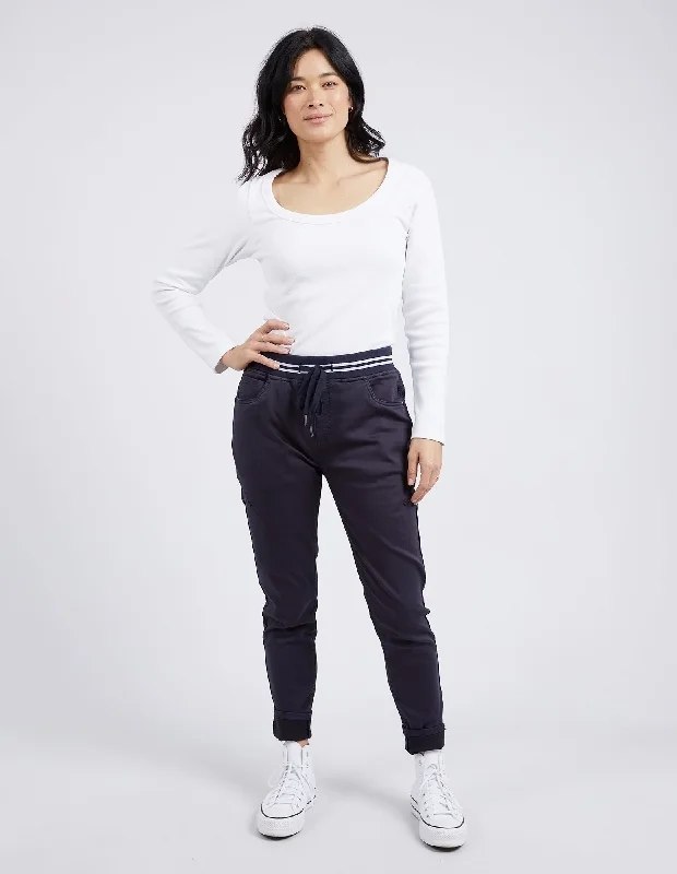 Loose-fit tight trousers for women with high waist and casual, comfortable style -Elm Margo Cargo Jogger Navy